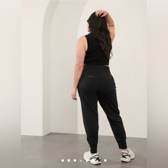 ATHLETA VENICE HIGH RISE JOGGER All-way stretch fabric with a no-dig waistband - Picture 2 of 7